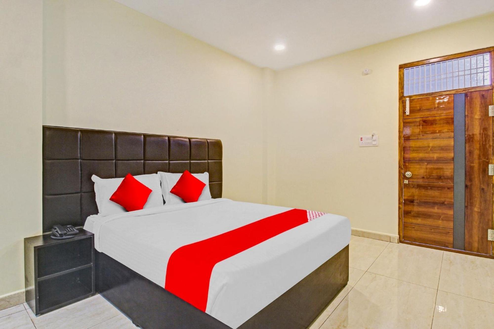 Super Hotel O Lakshmi Royal Inn Варангал Экстерьер фото