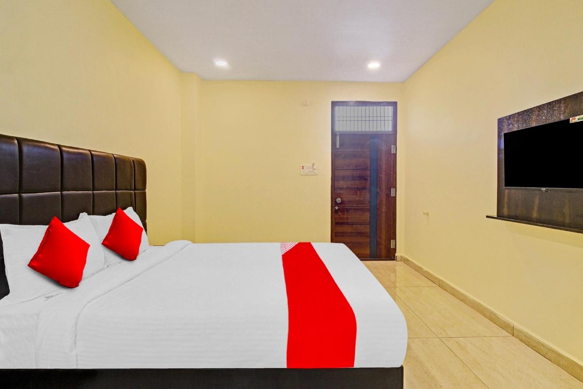 Super Hotel O Lakshmi Royal Inn Варангал Экстерьер фото