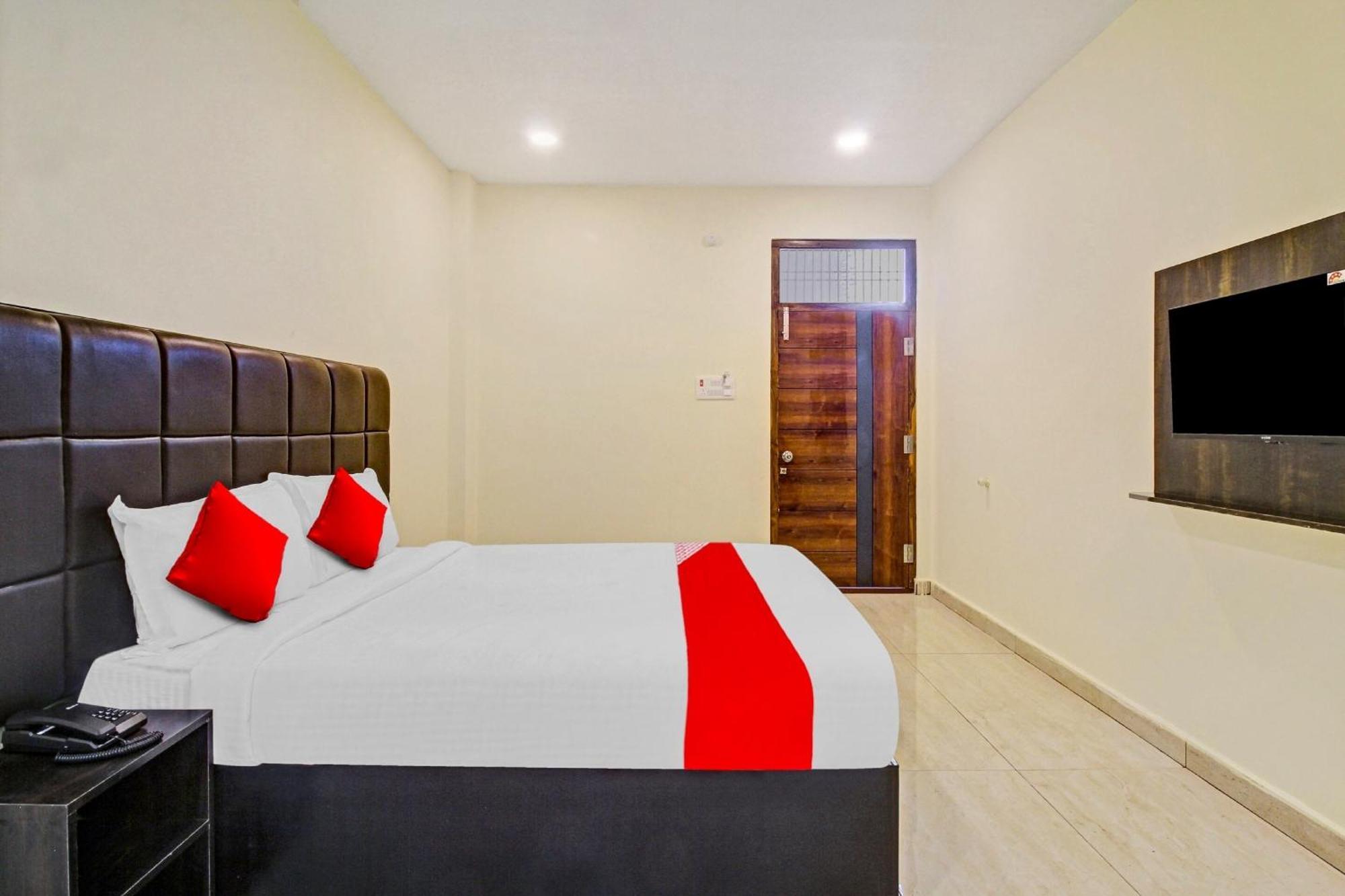 Super Hotel O Lakshmi Royal Inn Варангал Экстерьер фото