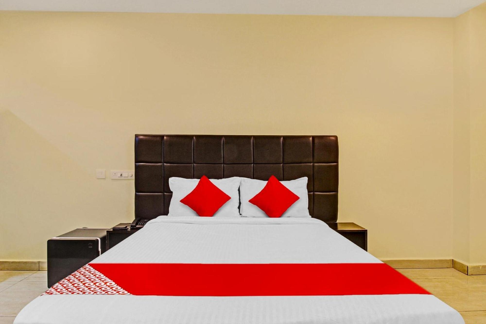 Super Hotel O Lakshmi Royal Inn Варангал Экстерьер фото
